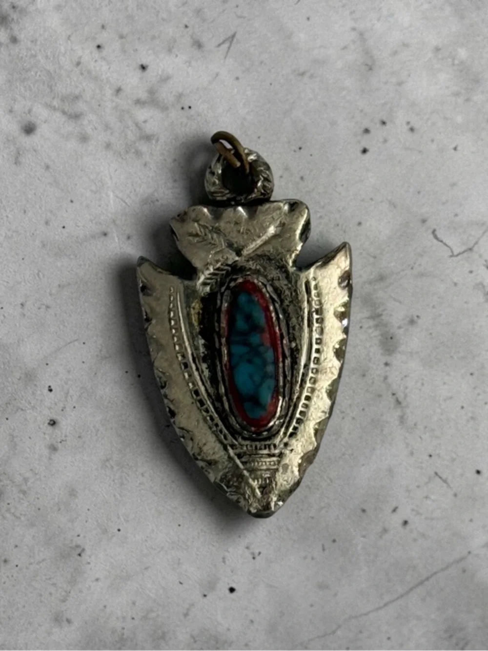 🫶🏻 Vintage Arrowhead Pendant with Turquoise Inlay
